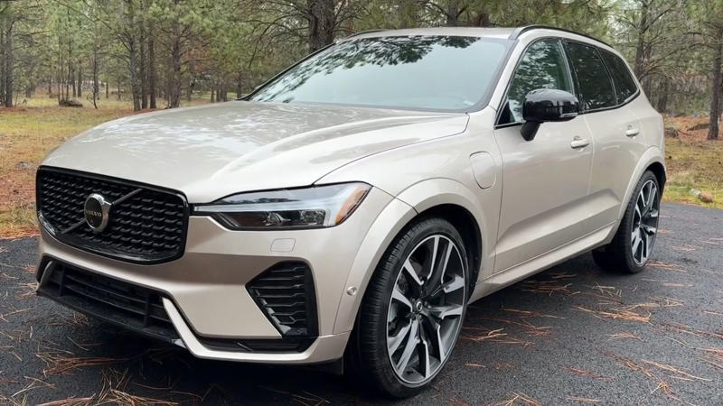 1. Jeep Grand Cherokee 4xe, 2. Mitsubishi Outlander PHEV, 3. Lexus NX 350h, 4. Toyota Venza, 5. Hyundai Tucson Hybrid, 6. Ford Escape Hybrid, 7. Volvo XC60 Recharge, 8. Kia Sorento Hybrid, 9. Mazda CX-90 PHEV, 10. Honda CR-V Sport Touring Hybrid, 1. Toyota RAV4 Hybrid, 2. Hyundai Santa Fe Hybrid, 3. Kia Sportage Hybrid, 4. Ford Explorer Hybrid, 5. Toyota Corolla Cross Hybrid, 6. Subaru Crosstrek Hybrid, 7. Lexus RX 500h, 8. Toyota Highlander Hybrid, 9. BMW X5 xDrive50e, 10. Hyundai Kona Hybrid