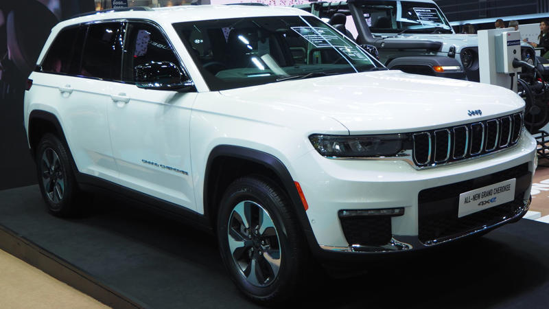 1. Jeep Grand Cherokee 4xe, 2. Mitsubishi Outlander PHEV, 3. Lexus NX 350h, 4. Toyota Venza, 5. Hyundai Tucson Hybrid, 6. Ford Escape Hybrid, 7. Volvo XC60 Recharge, 8. Kia Sorento Hybrid, 9. Mazda CX-90 PHEV, 10. Honda CR-V Sport Touring Hybrid, 1. Toyota RAV4 Hybrid, 2. Hyundai Santa Fe Hybrid, 3. Kia Sportage Hybrid, 4. Ford Explorer Hybrid, 5. Toyota Corolla Cross Hybrid, 6. Subaru Crosstrek Hybrid, 7. Lexus RX 500h, 8. Toyota Highlander Hybrid, 9. BMW X5 xDrive50e, 10. Hyundai Kona Hybrid