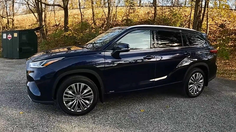 1. Jeep Grand Cherokee 4xe, 2. Mitsubishi Outlander PHEV, 3. Lexus NX 350h, 4. Toyota Venza, 5. Hyundai Tucson Hybrid, 6. Ford Escape Hybrid, 7. Volvo XC60 Recharge, 8. Kia Sorento Hybrid, 9. Mazda CX-90 PHEV, 10. Honda CR-V Sport Touring Hybrid, 1. Toyota RAV4 Hybrid, 2. Hyundai Santa Fe Hybrid, 3. Kia Sportage Hybrid, 4. Ford Explorer Hybrid, 5. Toyota Corolla Cross Hybrid, 6. Subaru Crosstrek Hybrid, 7. Lexus RX 500h, 8. Toyota Highlander Hybrid, 9. BMW X5 xDrive50e, 10. Hyundai Kona Hybrid
