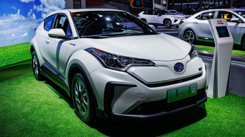 3. The U.S. Would Lead The EV Market By 2020 1. Hydrogen Cars Will Replace Gasoline, 2. The Pontiac Aztek Will Redefine SUV Design, 3. The U.S. Would Lead The EV Market By 2020, 4. Diesel Will Dominate American Highways, 5. Microcars Would Take Over Urban America, 6. Flying Cars Will Be Mainstream By The 2020s, 7. Nobody Will Want Electric Pickups, 8. Google Will Have Fully Autonomous Cars By 2020, 9. Car-Sharing Would Eclipse Ownership, 10. Tesla Would Go Bankrupt By 2018, 1. The Ford Mustang Would Become A Cultural Icon, 2. Toyota’s Bet On Hybrids Would Pay Off, 3. SUVs Would Overtake Sedans In Popularity, 4. Revival Of Off-Road Enthusiasm, 5. EV Range Anxiety Would Fade With Time, 6. Porsche Could Build An Electric Car Without Sacrificing Performance, 7. Car Subscription Models Would Struggle To Scale, 8. Americans Would Warm To Korean Cars, 9. Legacy Carmakers Would Struggle Against EV Startups, 10. Long-Term Success For The Corolla