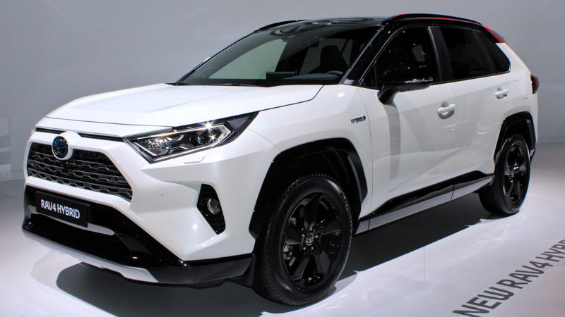 1. Jeep Grand Cherokee 4xe, 2. Mitsubishi Outlander PHEV, 3. Lexus NX 350h, 4. Toyota Venza, 5. Hyundai Tucson Hybrid, 6. Ford Escape Hybrid, 7. Volvo XC60 Recharge, 8. Kia Sorento Hybrid, 9. Mazda CX-90 PHEV, 10. Honda CR-V Sport Touring Hybrid, 1. Toyota RAV4 Hybrid, 2. Hyundai Santa Fe Hybrid, 3. Kia Sportage Hybrid, 4. Ford Explorer Hybrid, 5. Toyota Corolla Cross Hybrid, 6. Subaru Crosstrek Hybrid, 7. Lexus RX 500h, 8. Toyota Highlander Hybrid, 9. BMW X5 xDrive50e, 10. Hyundai Kona Hybrid