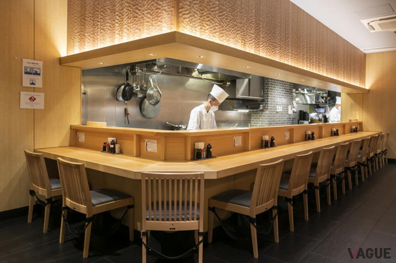 もうすぐ100周年を迎える老舗, 豚肉の脂の旨みをしっかり感じる「ロースカツ定食」, この形になったのは梅林が最初！「ヒレカツ定食」, 玉子で閉じた上に半熟の玉子がのってとろとろ感アップ！「スペシャルカツ丼」
