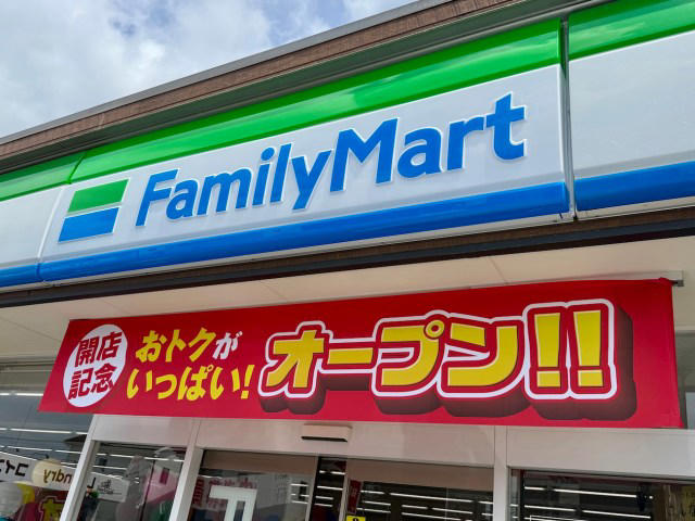 ・ファミマの福袋, ・店舗独自のセレクト, ・ファミマのリニューアル記念福袋（500円）の中身, ・大当たりではないけれども, ・あることに気づく