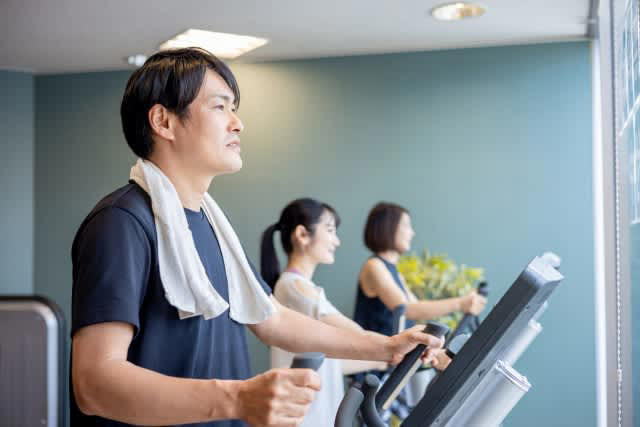 “欧米発”のダイエットが日本人に向いているとは限らない, 日本人は「筋トレ」では痩せられない！？, 「糖質制限」は正しいのか…, 摂取カロリーを抑えることが健康にもつながる 