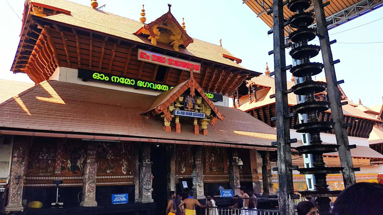 No 3. Guruvayur Devaswom, Guruvayur, Kerala | This historic shrine, dedicated to Lord Vishnu, is notable for its considerable wealth. It holds bank deposits totalling ₹1,737.04 crore and possesses 271.05 acres of land. Additionally, it has a vast reserve of gold, silver, and gemstones. (Image: Shutterstock)