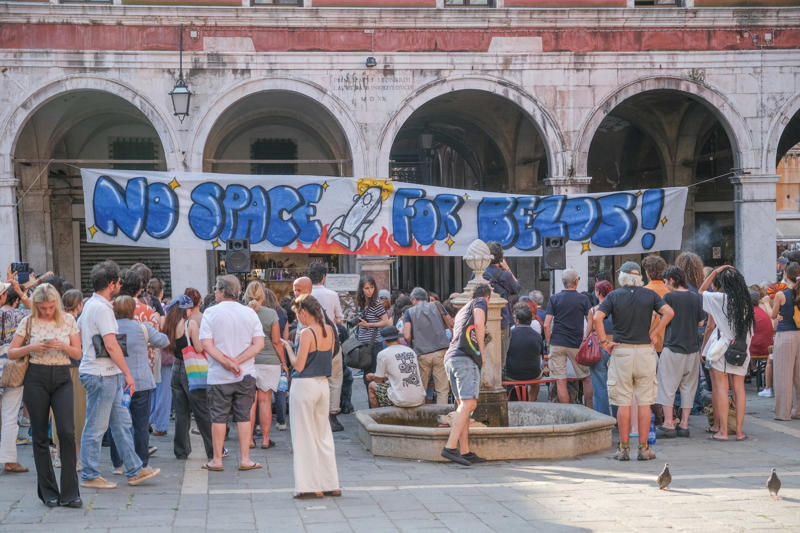 Several organizations have joined Bezos' wedding takes a turn, Venice vs. Bezos, Wedding plans, The most difficult life for the locals, Yachts are an environmental threat, No 'Space' for Bezos, His yacht will not enter Venice, He will stay in another country, An extravagant arrival on an island, A 'modest' arrival at her wedding, A safe island, It's not a giant wedding, The local government in favor of Bezos, Bezos's gift, No gifts for the ceremony, Several organizations have joined, Greenpeace also stated, Against the exploitation of the city, The alleged ceremony, Bezos will not be coming to church, Call attention to a broader problem