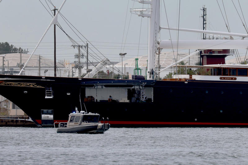 His yacht will not enter Venice Bezos' wedding takes a turn, Venice vs. Bezos, Wedding plans, The most difficult life for the locals, Yachts are an environmental threat, No 'Space' for Bezos, His yacht will not enter Venice, He will stay in another country, An extravagant arrival on an island, A 'modest' arrival at her wedding, A safe island, It's not a giant wedding, The local government in favor of Bezos, Bezos's gift, No gifts for the ceremony, Several organizations have joined, Greenpeace also stated, Against the exploitation of the city, The alleged ceremony, Bezos will not be coming to church, Call attention to a broader problem