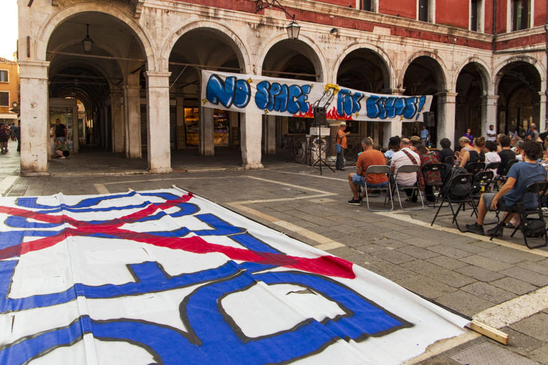 Against the exploitation of the city Bezos' wedding takes a turn, Venice vs. Bezos, Wedding plans, The most difficult life for the locals, Yachts are an environmental threat, No 'Space' for Bezos, His yacht will not enter Venice, He will stay in another country, An extravagant arrival on an island, A 'modest' arrival at her wedding, A safe island, It's not a giant wedding, The local government in favor of Bezos, Bezos's gift, No gifts for the ceremony, Several organizations have joined, Greenpeace also stated, Against the exploitation of the city, The alleged ceremony, Bezos will not be coming to church, Call attention to a broader problem