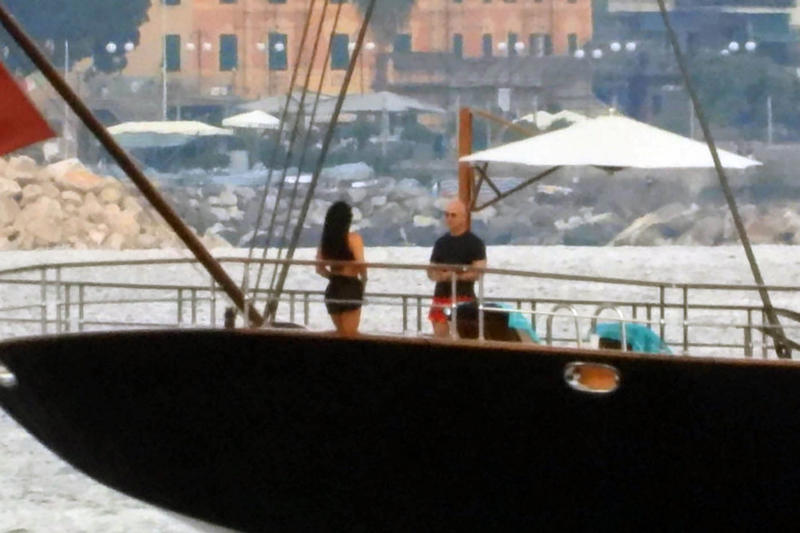 Bezos will not be coming to church Bezos' wedding takes a turn, Venice vs. Bezos, Wedding plans, The most difficult life for the locals, Yachts are an environmental threat, No 'Space' for Bezos, His yacht will not enter Venice, He will stay in another country, An extravagant arrival on an island, A 'modest' arrival at her wedding, A safe island, It's not a giant wedding, The local government in favor of Bezos, Bezos's gift, No gifts for the ceremony, Several organizations have joined, Greenpeace also stated, Against the exploitation of the city, The alleged ceremony, Bezos will not be coming to church, Call attention to a broader problem