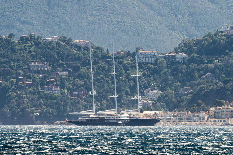 He will stay in another country Bezos' wedding takes a turn, Venice vs. Bezos, Wedding plans, The most difficult life for the locals, Yachts are an environmental threat, No 'Space' for Bezos, His yacht will not enter Venice, He will stay in another country, An extravagant arrival on an island, A 'modest' arrival at her wedding, A safe island, It's not a giant wedding, The local government in favor of Bezos, Bezos's gift, No gifts for the ceremony, Several organizations have joined, Greenpeace also stated, Against the exploitation of the city, The alleged ceremony, Bezos will not be coming to church, Call attention to a broader problem
