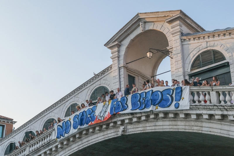 Venice vs. Bezos Bezos' wedding takes a turn, Venice vs. Bezos, Wedding plans, The most difficult life for the locals, Yachts are an environmental threat, No 'Space' for Bezos, His yacht will not enter Venice, He will stay in another country, An extravagant arrival on an island, A 'modest' arrival at her wedding, A safe island, It's not a giant wedding, The local government in favor of Bezos, Bezos's gift, No gifts for the ceremony, Several organizations have joined, Greenpeace also stated, Against the exploitation of the city, The alleged ceremony, Bezos will not be coming to church, Call attention to a broader problem