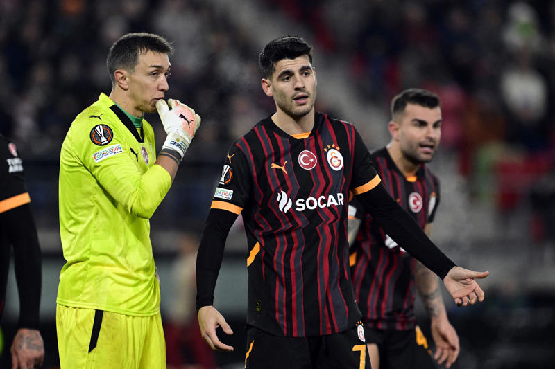 Latest transfer news headlines, Isak considering 'all options', Thiago Silva's son signs Chelsea scholarship, Timothy Weah agrees terms with Ligue 1 side, Marcus Rashford lands in Barcelona, James Trafford agrees City return, Wissa agrees terms with Newcastle, BlueCo shenanigans continue, Evan Ferguson to complete Roma switch, Alvaro Morata finds new club, Rashford en route to Spain, Gabriel Magalhães on Viktor Gyokeres, Galatasaray confident of landing Ederson, Mbeumo agrees contract as United eye strikers, Nunez bags hat-trick, Man Utd face Mbeumo issue, Mosquera latest, Liverpool book Ekitike medical, Gibbs-White claim confirmed, Simons interest, DONE DEAL, Nunez deal off, Gyokeres to Man Utd rumour addressed, Keeley leaves Spurs, Bayern prepare fresh Luis Diaz bid, Arsenal tour squad, Chelsea set Renato Veiga asking price, Howe voices frustrations, Potter delighted with new West Ham signing, Man City eye Trafford deal, Galatasaray make Ederson bid, Sancho to join Juventus, Walker-Peters shirt number, Rodrygo latest, DONE DEAL, Ekitike to Liverpool imminent?, Aubameyang finds new home, Arsenal take big step towards Gyokeres deal, Isak latest, Tottenham in talks for Joao Palhinha, Liverpool close in on £82m Ekitike, Liverpool to bid again for Ekitike, Sesko wants to join Man Utd, Patrick Bamford update..., Evan Ferguson to Roma, Bayern prepare fresh Diaz bid, Amorim pleased with new signing, Arsenal take new signings to Singapore, Aubameyang finds new home, Arsenal close to Gyokeres agreement, Napoli drop interest in Nunez, Napoli make Osimhen decision, Gibbs-White transfer twist, Isak not in Newcastle squad, Ferguson set for Roma, Real to extend two key contracts, Barca advancing on Rashford deal, United eye midfielder, Keeley leaves Spurs, DONE DEAL! Villa sign LASK teenager, DONE DEAL! Leeds sign Stach, Isak open to Saudi switch, Auba back to Marseille, Fenerbahce set for PSG double swoop, Vinicius Jr targeted for Saudi Pro League move, Sancho to Forest?, Arsenal accidentally leak image of FIFTH summer signing, Newcastle confirm signing, Nwaneri signs, Man Utd book Mbeumo medical, DONE DEAL, Isak 'wants' Liverpool move, Tottenham register Zabarnyi interest, Simons interest, Man City rival Newcastle for Trafford, DONE DEAL!, Wissa is keen to leave Brentford, Madueke tipped for Arsenal left wing as key Martinelli difference revealed, DONE DEAL: Sels extends Forest stay, Leverkusen hope to hold on to Xhaka, City name preferred goalkeeper replacement, Maddison back in training but Kulusevski remains absent, Madueke to miss preseason tour, Jackson expected to stay at Chelsea, Ademola Lookman eyes Inter switch, Isak open to Saudi switch, Frank says risk of sack drove his desire to join Spurs, Madueke confirms Chelsea departure, DONE DEAL: Danilo completes Botafogo switch