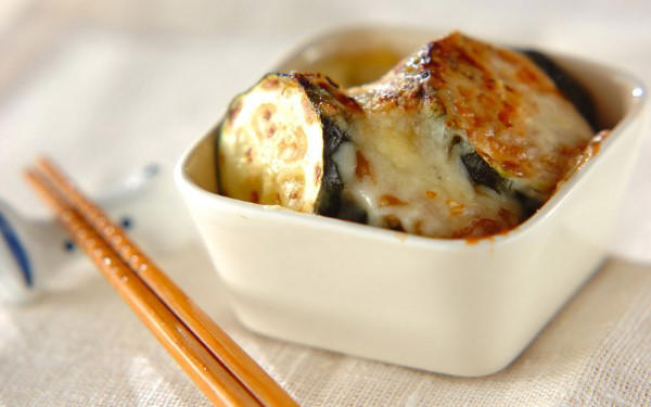 カリフラワーのチーズ焼き, ゆで卵のチーズ焼き, チキンのトマトチーズ焼き, ネギののりチーズ焼き, 豆腐のみそチーズ焼き, ナスのおかかチーズ焼き, 鶏ささみのチーズ焼き, ズッキーニのみそチーズ焼き, しいたけのチーズ焼き