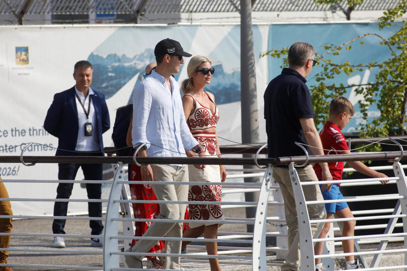 When does the wedding start?, Who is coming?, What have guests been told about gifts?, How much will all of this cost?, How has Venice responded?, What does the couple have to say?