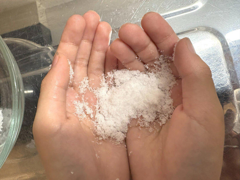 手のぬめりは意外なもので簡単に解消！, 砂糖をつかった手のぬめりを取る方法, 砂糖が効果的な理由は？, お肌にもやさしく油汚れもスッキリ！