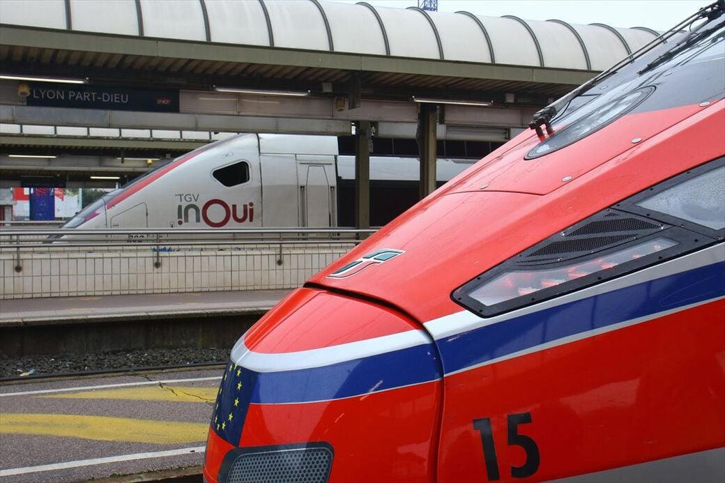 イタリアの鉄道がなぜ英仏間に？, 外国の鉄道に「殴り込み」をかける理由, 「前時代的」イタリア鉄道に競争の波, 攻防乗り越え「攻める側」に, 「国営航空」の二の舞は避けたい？