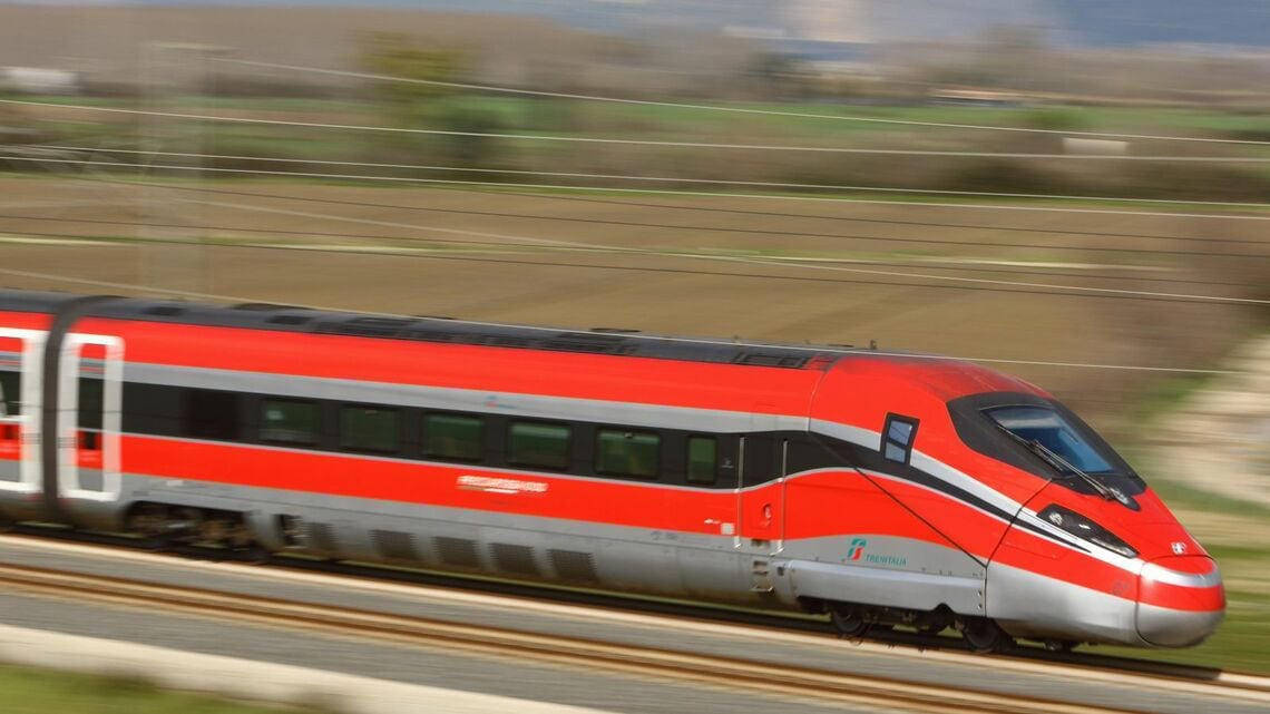 イタリアの鉄道がなぜ英仏間に？, 外国の鉄道に「殴り込み」をかける理由, 「前時代的」イタリア鉄道に競争の波, 攻防乗り越え「攻める側」に, 「国営航空」の二の舞は避けたい？