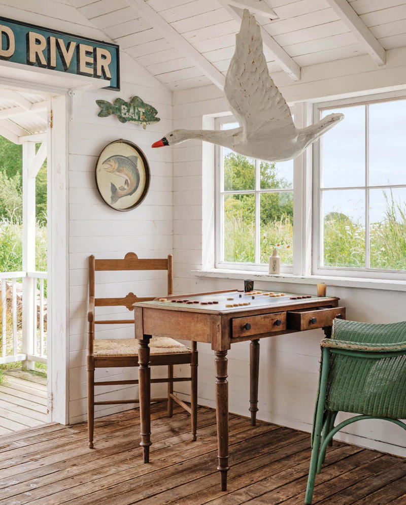 ADIRONDACK FRAMES, VINTAGE LUGGAGE, CRAFT STICK LAMPS, TWIN BEDS (OF COURSE), LEAF MOTIFS, TWO-SEATER TABLES, BANDANA BUNTING, CRISP GREEN PAINT, CANOE PADDLES , PICTURES &amp; POSTCARDS