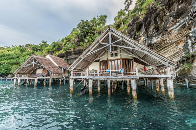 1. Cayo Espanto hotel, 2. Hotel Palafitte, 3. Banyan Tree Mayakoba hotel, 4. Constance Prince Maurice hotel, 5. Bawah Reserve hotel, 6. The St Regis Langkawi hotel, 7. Underwater Room, The Manta Resort hotel, 8. The Boat House, Pengelly Retreat hotel, 9. Misool hotel, 10. Panvaree Resort hotel