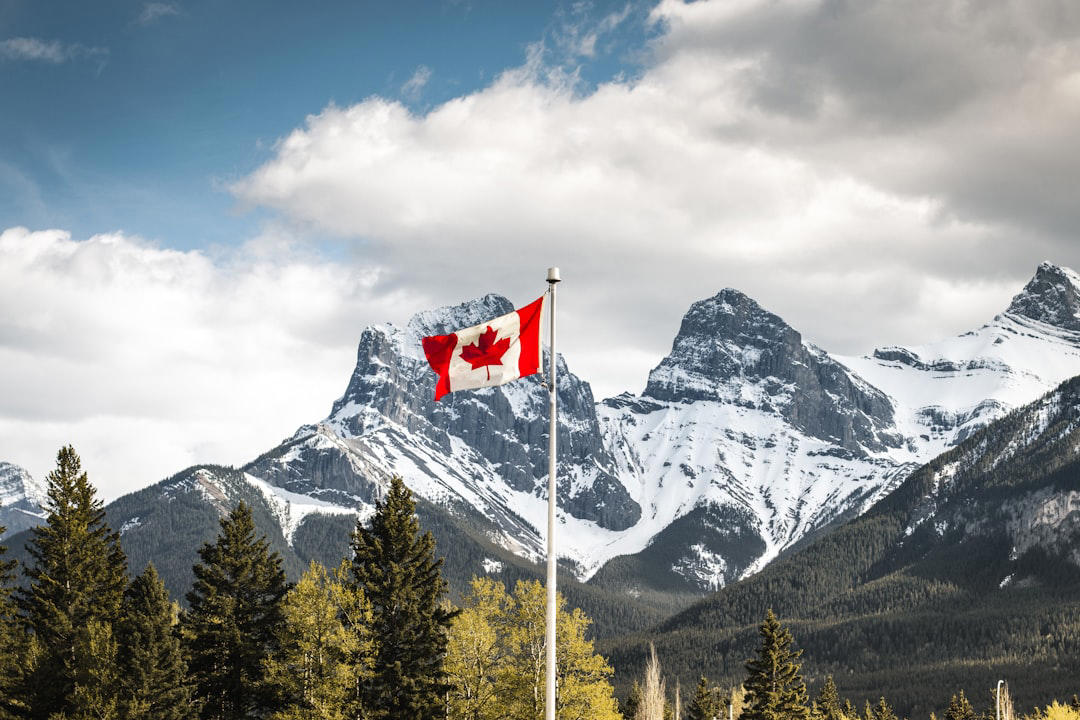 Proximity and Popularity: The U.S. as Canada’s Top Travel Destination Proximity and Popularity: The U.S. as Canada’s Top Travel Destination, A Steep Drop in Automobile Travel Across the Border, Same-Day Crossings Take a Historic Hit, Declining Air Travel to the U.S. Mirrors Land Trends, Broader Shifts in International Travel Patterns, Get more from Travelbucketlist!