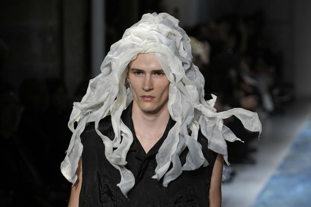 Paris Fashion S/S 26 Yohji Yamamoto Paris Fashion S/S 26 Comme des Garcons, Paris Fashion S/S 26 Dior, Paris Fashion S/S 26 Junya Watanabe, Paris Fashion S/S 26 Yohji Yamamoto, Paris Fashion S/S 26 Issey Miyake, APTOPIX Paris Fashion S/S 26 Junya Watanabe, Paris Fashion S/S 26 Saint Laurent, Paris Fashion S/S 26 Walter van Beirendonck, Paris Fashion S/S 26 Louis Vuitton