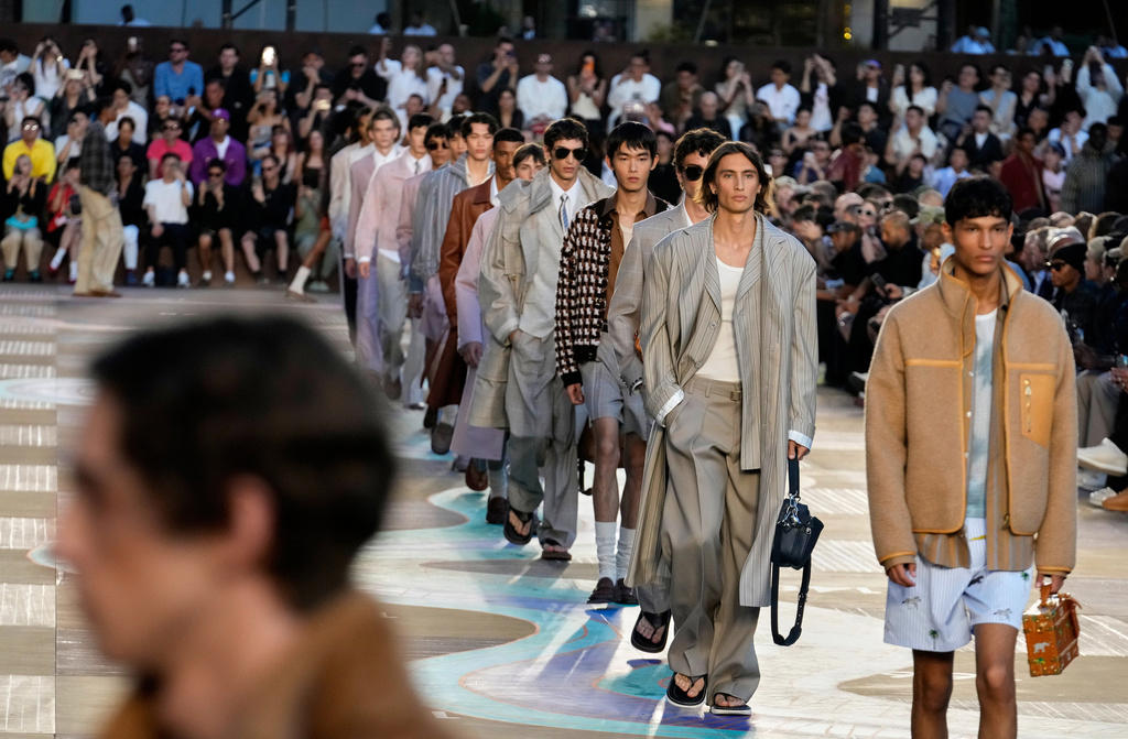 Paris Fashion S/S 26 Louis Vuitton Paris Fashion S/S 26 Comme des Garcons, Paris Fashion S/S 26 Dior, Paris Fashion S/S 26 Junya Watanabe, Paris Fashion S/S 26 Yohji Yamamoto, Paris Fashion S/S 26 Issey Miyake, APTOPIX Paris Fashion S/S 26 Junya Watanabe, Paris Fashion S/S 26 Saint Laurent, Paris Fashion S/S 26 Walter van Beirendonck, Paris Fashion S/S 26 Louis Vuitton
