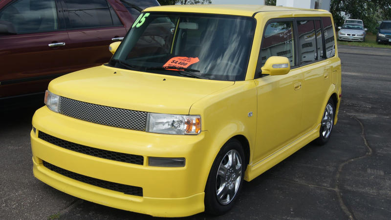 1. Chevrolet Camaro, 2. Dodge Challenger, 3. Range Rover Evoque, 4. Lexus CT200h, 5. Cadillac ATS Coupe, 6. BMW i8, 7. Toyota C-HR, 8. Nissan Murano CrossCabriolet, 9. Acura ZDX, 10. Pontiac Aztek, 1. Honda Pilot, 2. Subaru Forester, 3. Toyota 4Runner, 4. Jeep Wrangler, 5. Volvo XC90, 6. Nissan Cube, 7. Honda Ridgeline, 8. Kia Soul, 9. Ford Transit Connect, 10. Scion xB
