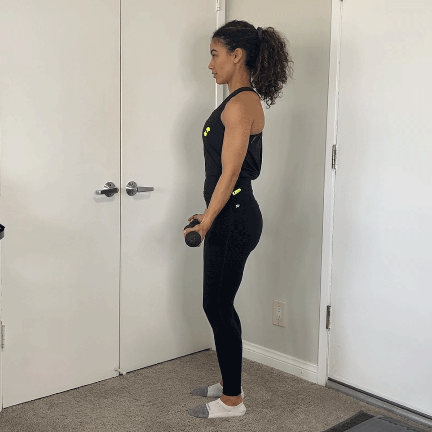 What muscles do hammer curls work?, Benefits of hammer curls, What muscles do bicep curls work?, Benefits of bicep curls, How to do a hammer curl, How to do a bicep curl, Hammer curls vs. bicep curls: Which exercise is more effective?