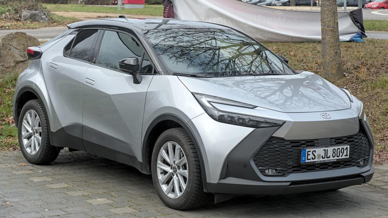1. Chevrolet Camaro, 2. Dodge Challenger, 3. Range Rover Evoque, 4. Lexus CT200h, 5. Cadillac ATS Coupe, 6. BMW i8, 7. Toyota C-HR, 8. Nissan Murano CrossCabriolet, 9. Acura ZDX, 10. Pontiac Aztek, 1. Honda Pilot, 2. Subaru Forester, 3. Toyota 4Runner, 4. Jeep Wrangler, 5. Volvo XC90, 6. Nissan Cube, 7. Honda Ridgeline, 8. Kia Soul, 9. Ford Transit Connect, 10. Scion xB