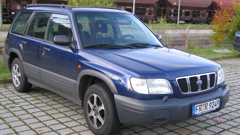1. Chevrolet Camaro, 2. Dodge Challenger, 3. Range Rover Evoque, 4. Lexus CT200h, 5. Cadillac ATS Coupe, 6. BMW i8, 7. Toyota C-HR, 8. Nissan Murano CrossCabriolet, 9. Acura ZDX, 10. Pontiac Aztek, 1. Honda Pilot, 2. Subaru Forester, 3. Toyota 4Runner, 4. Jeep Wrangler, 5. Volvo XC90, 6. Nissan Cube, 7. Honda Ridgeline, 8. Kia Soul, 9. Ford Transit Connect, 10. Scion xB