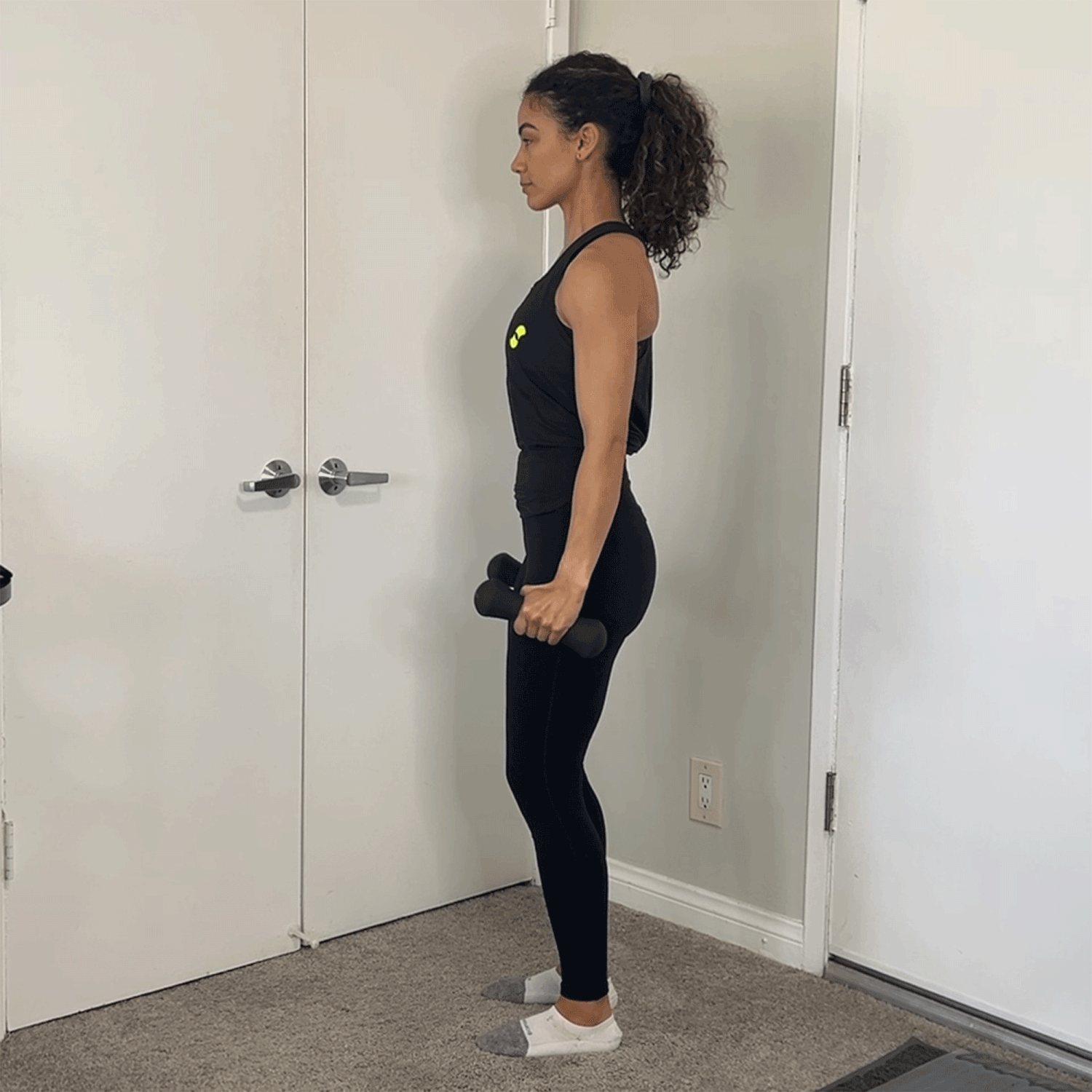 What muscles do hammer curls work?, Benefits of hammer curls, What muscles do bicep curls work?, Benefits of bicep curls, How to do a hammer curl, How to do a bicep curl, Hammer curls vs. bicep curls: Which exercise is more effective?