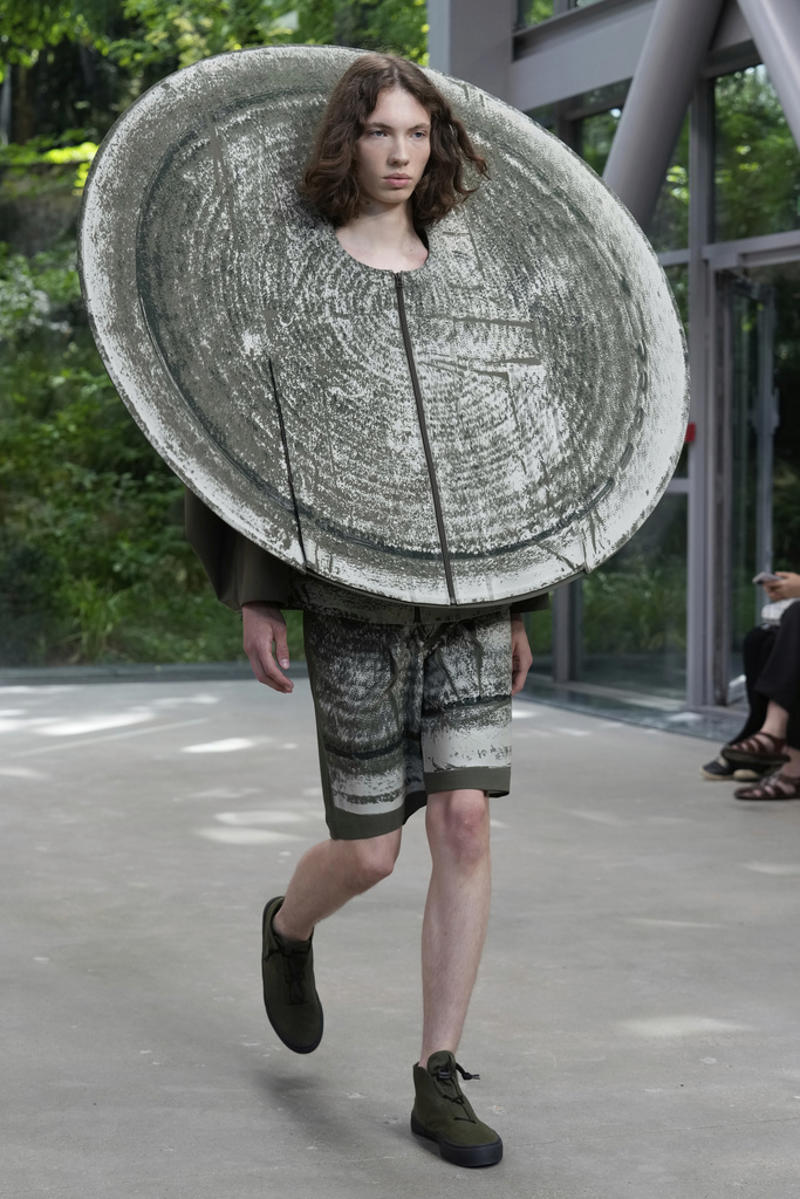 Paris Fashion S/S 26 Issey Miyake Paris Fashion S/S 26 Comme des Garcons, Paris Fashion S/S 26 Dior, Paris Fashion S/S 26 Junya Watanabe, Paris Fashion S/S 26 Yohji Yamamoto, Paris Fashion S/S 26 Issey Miyake, APTOPIX Paris Fashion S/S 26 Junya Watanabe, Paris Fashion S/S 26 Saint Laurent, Paris Fashion S/S 26 Walter van Beirendonck, Paris Fashion S/S 26 Louis Vuitton