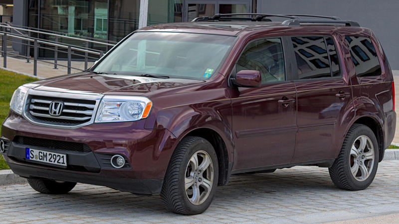 1. Chevrolet Camaro, 2. Dodge Challenger, 3. Range Rover Evoque, 4. Lexus CT200h, 5. Cadillac ATS Coupe, 6. BMW i8, 7. Toyota C-HR, 8. Nissan Murano CrossCabriolet, 9. Acura ZDX, 10. Pontiac Aztek, 1. Honda Pilot, 2. Subaru Forester, 3. Toyota 4Runner, 4. Jeep Wrangler, 5. Volvo XC90, 6. Nissan Cube, 7. Honda Ridgeline, 8. Kia Soul, 9. Ford Transit Connect, 10. Scion xB
