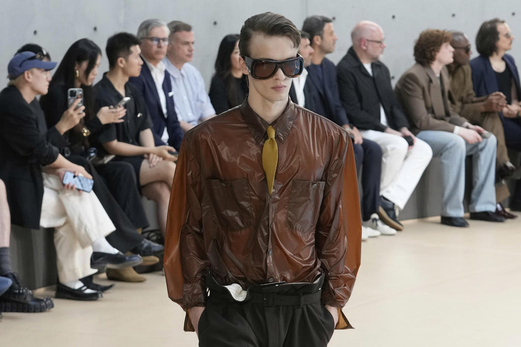 Paris Fashion S/S 26 Saint Laurent Paris Fashion S/S 26 Comme des Garcons, Paris Fashion S/S 26 Dior, Paris Fashion S/S 26 Junya Watanabe, Paris Fashion S/S 26 Yohji Yamamoto, Paris Fashion S/S 26 Issey Miyake, APTOPIX Paris Fashion S/S 26 Junya Watanabe, Paris Fashion S/S 26 Saint Laurent, Paris Fashion S/S 26 Walter van Beirendonck, Paris Fashion S/S 26 Louis Vuitton