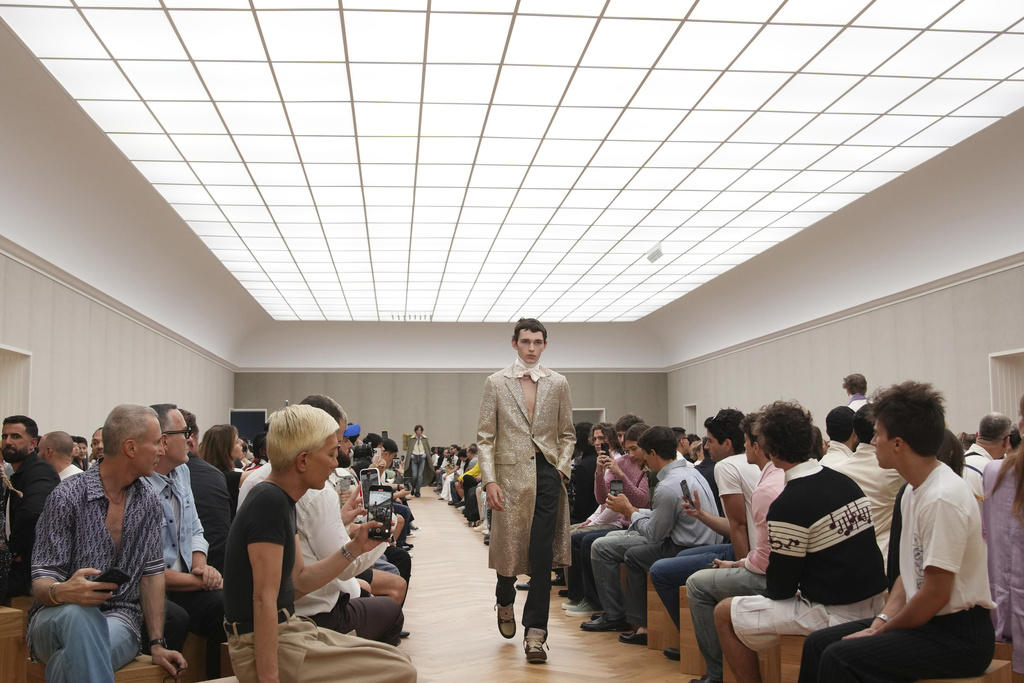 Paris Fashion S/S 26 Dior Paris Fashion S/S 26 Comme des Garcons, Paris Fashion S/S 26 Dior, Paris Fashion S/S 26 Junya Watanabe, Paris Fashion S/S 26 Yohji Yamamoto, Paris Fashion S/S 26 Issey Miyake, APTOPIX Paris Fashion S/S 26 Junya Watanabe, Paris Fashion S/S 26 Saint Laurent, Paris Fashion S/S 26 Walter van Beirendonck, Paris Fashion S/S 26 Louis Vuitton
