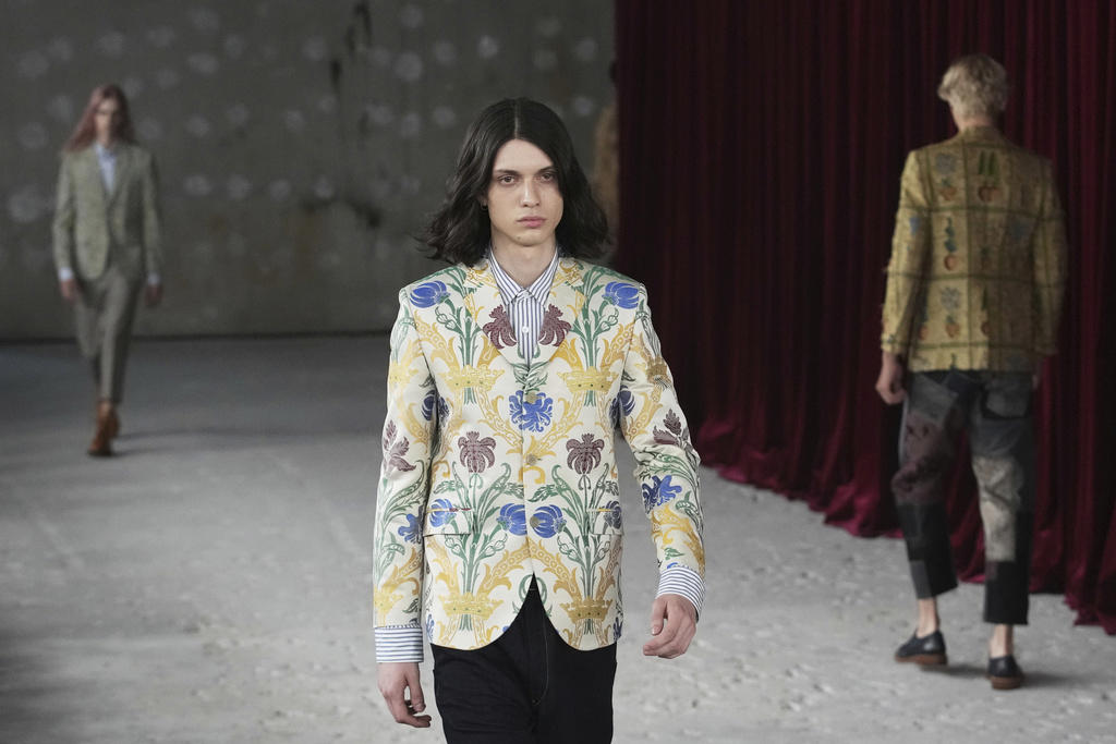 Paris Fashion S/S 26 Junya Watanabe Paris Fashion S/S 26 Comme des Garcons, Paris Fashion S/S 26 Dior, Paris Fashion S/S 26 Junya Watanabe, Paris Fashion S/S 26 Yohji Yamamoto, Paris Fashion S/S 26 Issey Miyake, APTOPIX Paris Fashion S/S 26 Junya Watanabe, Paris Fashion S/S 26 Saint Laurent, Paris Fashion S/S 26 Walter van Beirendonck, Paris Fashion S/S 26 Louis Vuitton