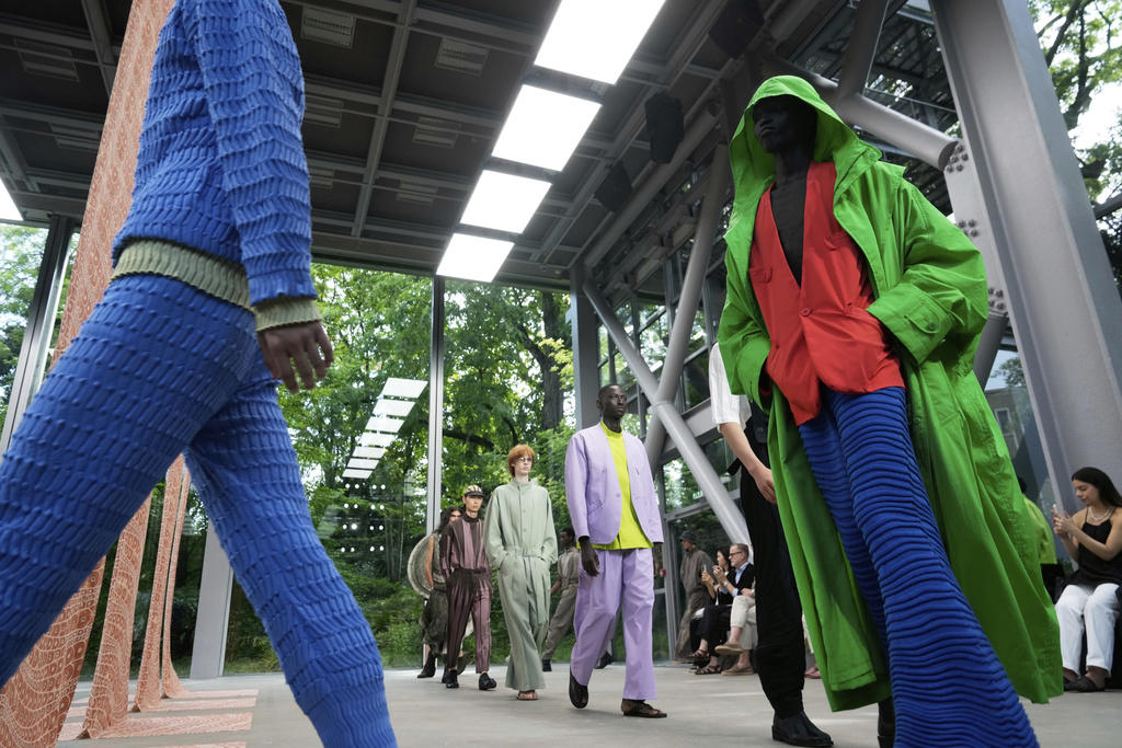 Paris Fashion S/S 26 Issey Miyake Paris Fashion S/S 26 Comme des Garcons, Paris Fashion S/S 26 Dior, Paris Fashion S/S 26 Junya Watanabe, Paris Fashion S/S 26 Yohji Yamamoto, Paris Fashion S/S 26 Issey Miyake, APTOPIX Paris Fashion S/S 26 Junya Watanabe, Paris Fashion S/S 26 Saint Laurent, Paris Fashion S/S 26 Walter van Beirendonck, Paris Fashion S/S 26 Louis Vuitton
