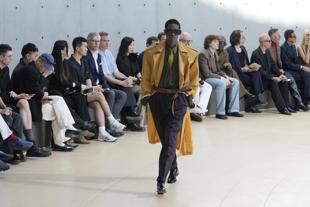 Paris Fashion S/S 26 Saint Laurent Paris Fashion S/S 26 Comme des Garcons, Paris Fashion S/S 26 Dior, Paris Fashion S/S 26 Junya Watanabe, Paris Fashion S/S 26 Yohji Yamamoto, Paris Fashion S/S 26 Issey Miyake, APTOPIX Paris Fashion S/S 26 Junya Watanabe, Paris Fashion S/S 26 Saint Laurent, Paris Fashion S/S 26 Walter van Beirendonck, Paris Fashion S/S 26 Louis Vuitton