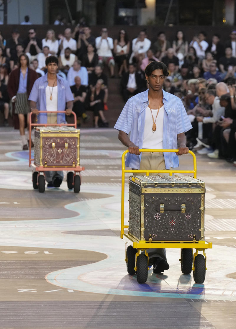 Paris Fashion S/S 26 Louis Vuitton Paris Fashion S/S 26 Comme des Garcons, Paris Fashion S/S 26 Dior, Paris Fashion S/S 26 Junya Watanabe, Paris Fashion S/S 26 Yohji Yamamoto, Paris Fashion S/S 26 Issey Miyake, APTOPIX Paris Fashion S/S 26 Junya Watanabe, Paris Fashion S/S 26 Saint Laurent, Paris Fashion S/S 26 Walter van Beirendonck, Paris Fashion S/S 26 Louis Vuitton