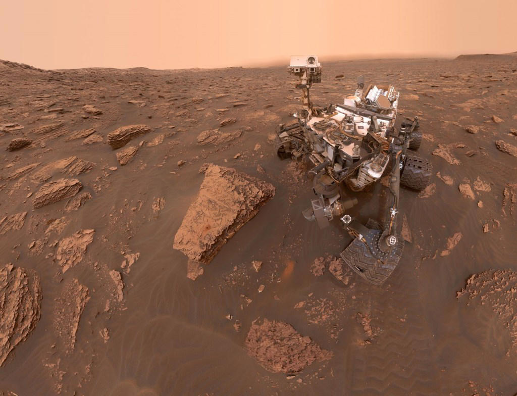 Close up images of ‘spider webs’ on Mars show ‘dramatic evidence’ of water