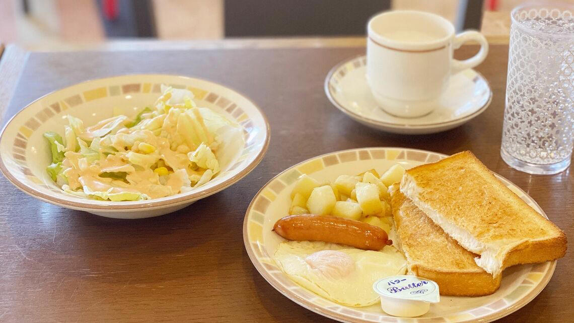 どリバーと同じ価格、実質的に「朝食無料」？, 朝サイゼのフォッカチオセット300円, 追加アレンジをしてもワンコイン以内の価格設定がスゴイ, ドリンクバーで本場イタリアのコーヒーを味わう, 現在1店舗のみ実施の朝サイゼ、試験導入から全国区へ！, 堅実にして大胆なサイゼは、大きな変化を遂げつつある, モーニングでも効率化で低価格を実現？