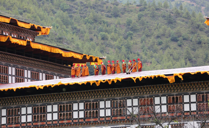 Young and glamorous royals, Parents of three young children, Sonam Yangden Wangchuck, Family photos, Jigme Ugyen Wangchuck, The eldest: Jigme Namgyel Wangchuck, The Himalayan Kate Middleton, The Kingdom of Bhutan, The 'Dark Southland', Happy country, No mass tourism in Bhutan, The Wangchuck dynasty, A new democracy, King Jigme Khesar: crowning ceremony, The second youngest king in the world, Three days of festivities, Jigme Khesar: Prince Charming, The Dragon King gets engaged, Jetsun Pema, The king takes his own photos, The wedding day, Wedding of the King and Queen of Bhutan, Very different from William and Kate's wedding, True love, Why are they called Dragon King and Queen?, William and Kate visit Bhutan, Two glamorous royals from East and West, "The People's King", The little Crown Prince of Bhutan, The Dragon King and his son, The future Japanese Emperor and Bhutanese King