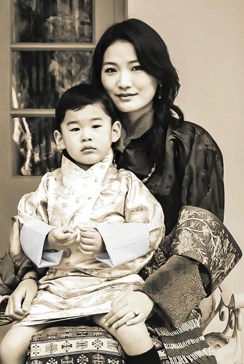 Young and glamorous royals, Parents of three young children, Sonam Yangden Wangchuck, Family photos, Jigme Ugyen Wangchuck, The eldest: Jigme Namgyel Wangchuck, The Himalayan Kate Middleton, The Kingdom of Bhutan, The 'Dark Southland', Happy country, No mass tourism in Bhutan, The Wangchuck dynasty, A new democracy, King Jigme Khesar: crowning ceremony, The second youngest king in the world, Three days of festivities, Jigme Khesar: Prince Charming, The Dragon King gets engaged, Jetsun Pema, The king takes his own photos, The wedding day, Wedding of the King and Queen of Bhutan, Very different from William and Kate's wedding, True love, Why are they called Dragon King and Queen?, William and Kate visit Bhutan, Two glamorous royals from East and West, "The People's King", The little Crown Prince of Bhutan, The Dragon King and his son, The future Japanese Emperor and Bhutanese King
