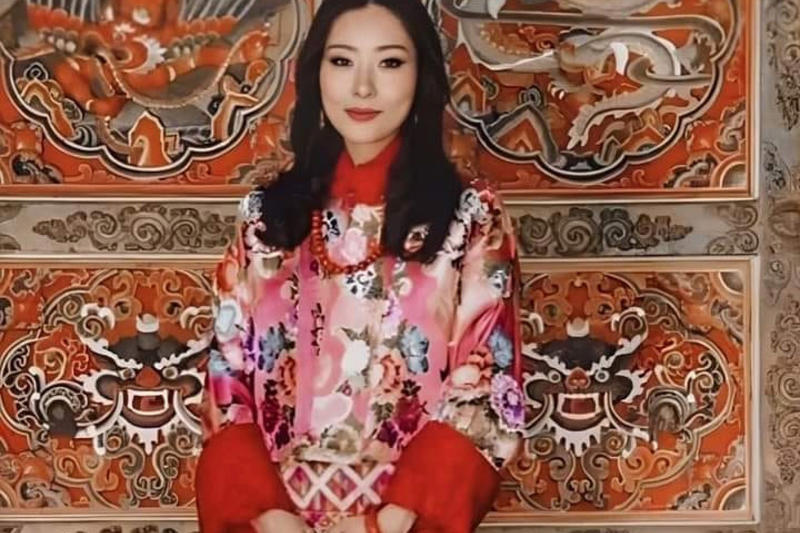 Young and glamorous royals, Parents of three young children, Sonam Yangden Wangchuck, Family photos, Jigme Ugyen Wangchuck, The eldest: Jigme Namgyel Wangchuck, The Himalayan Kate Middleton, The Kingdom of Bhutan, The 'Dark Southland', Happy country, No mass tourism in Bhutan, The Wangchuck dynasty, A new democracy, King Jigme Khesar: crowning ceremony, The second youngest king in the world, Three days of festivities, Jigme Khesar: Prince Charming, The Dragon King gets engaged, Jetsun Pema, The king takes his own photos, The wedding day, Wedding of the King and Queen of Bhutan, Very different from William and Kate's wedding, True love, Why are they called Dragon King and Queen?, William and Kate visit Bhutan, Two glamorous royals from East and West, "The People's King", The little Crown Prince of Bhutan, The Dragon King and his son, The future Japanese Emperor and Bhutanese King
