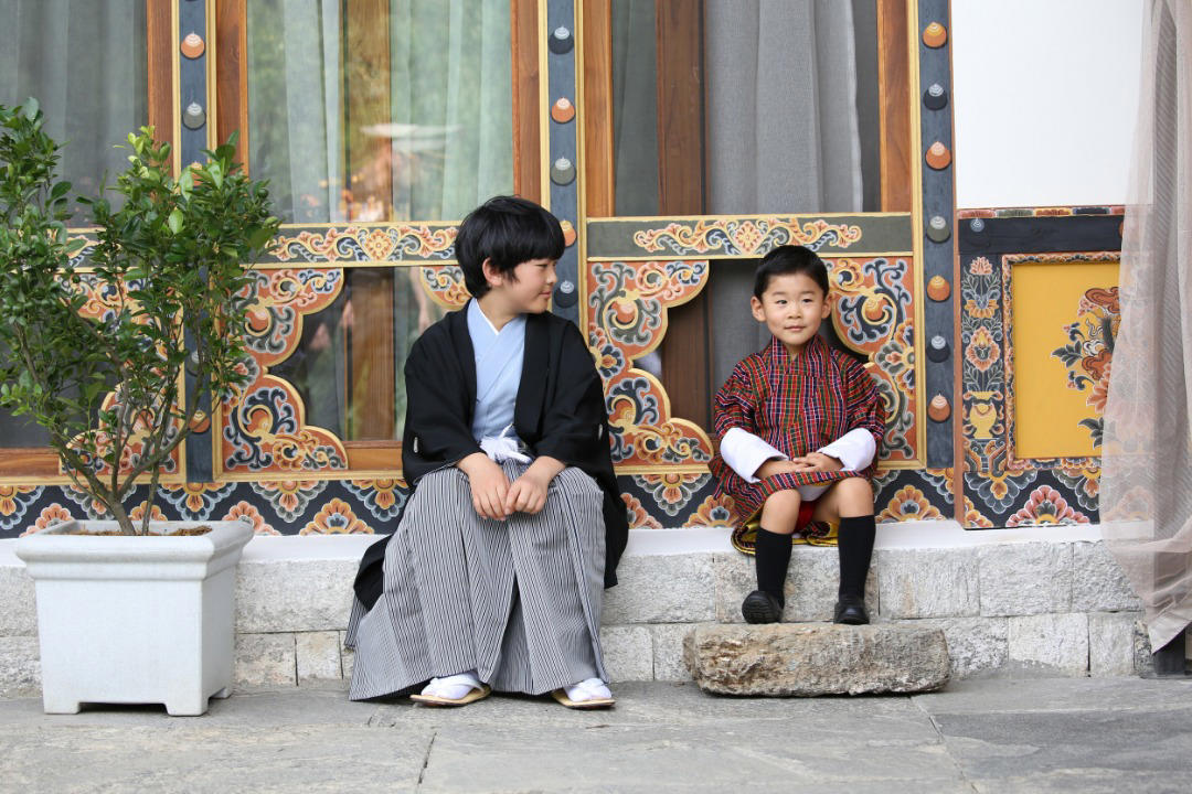Young and glamorous royals, Parents of three young children, Sonam Yangden Wangchuck, Family photos, Jigme Ugyen Wangchuck, The eldest: Jigme Namgyel Wangchuck, The Himalayan Kate Middleton, The Kingdom of Bhutan, The 'Dark Southland', Happy country, No mass tourism in Bhutan, The Wangchuck dynasty, A new democracy, King Jigme Khesar: crowning ceremony, The second youngest king in the world, Three days of festivities, Jigme Khesar: Prince Charming, The Dragon King gets engaged, Jetsun Pema, The king takes his own photos, The wedding day, Wedding of the King and Queen of Bhutan, Very different from William and Kate's wedding, True love, Why are they called Dragon King and Queen?, William and Kate visit Bhutan, Two glamorous royals from East and West, "The People's King", The little Crown Prince of Bhutan, The Dragon King and his son, The future Japanese Emperor and Bhutanese King