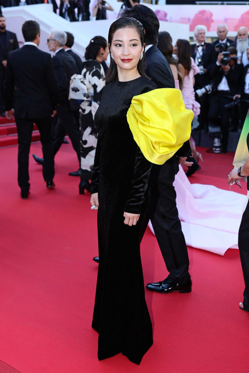 Suzu Hirose (2025) Actress's outfits at the Cannes Film Festival: a hot topic, What kind of designs are prohibited?, Naomi Campbell (2024), Ngoc Trinh (2019), Paris Hilton (2014), Aishwarya Rai (2023), Suzu Hirose (2025)