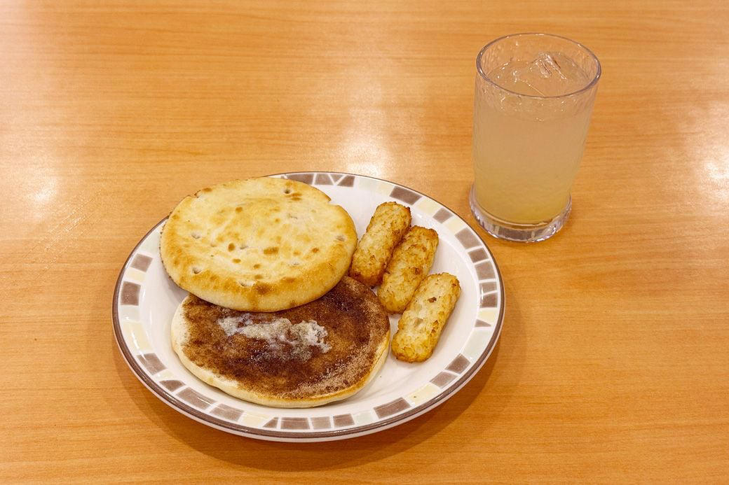 どリバーと同じ価格、実質的に「朝食無料」？, 朝サイゼのフォッカチオセット300円, 追加アレンジをしてもワンコイン以内の価格設定がスゴイ, ドリンクバーで本場イタリアのコーヒーを味わう, 現在1店舗のみ実施の朝サイゼ、試験導入から全国区へ！, 堅実にして大胆なサイゼは、大きな変化を遂げつつある, モーニングでも効率化で低価格を実現？