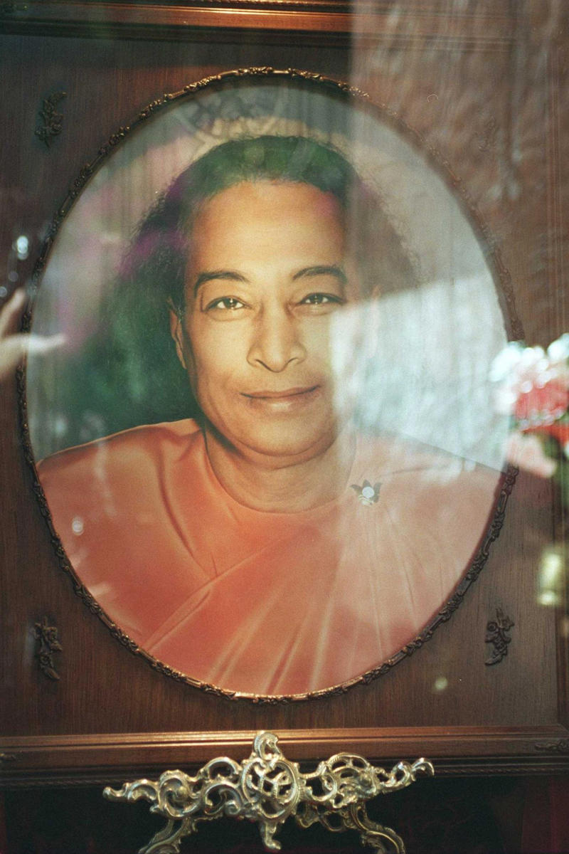 The day he left this world Paramahansa Yogananda, A calling from the start, A guru predicted his future, Finding his master, Scholar and seeker, A journey to the West, A return to roots, A death foretold, The day he left this world, Awake: The Life of Yogananda, A message for every generation, A guru to the stars, Steve Jobs, George Harrison, My Sweet Lord