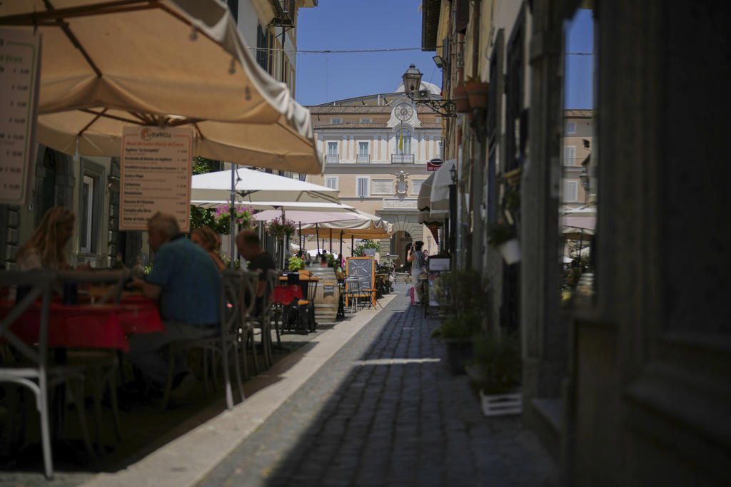 Big nominations, The Rupnik problem, The Becciu case, The Latin Mass issue, AI and travel priorities, A town awaits