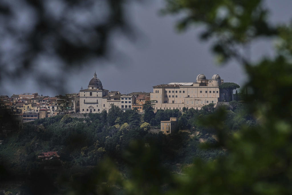 Big nominations, The Rupnik problem, The Becciu case, The Latin Mass issue, AI and travel priorities, A town awaits